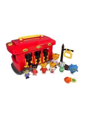 Daniel Tiger's Neighborhood Deluxe Electronic Trolley +Figures/Accessories Works